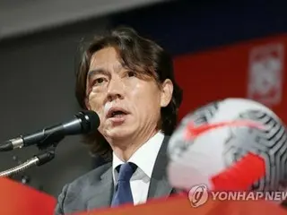 โค้ชทีมฟุตบอลชาติเกาหลีใต้ประกาศในงานแถลงข่าวเปิดตัวว่าเขาตั้งเป้าที่จะเข้ารอบ 16 อันดับแรกของฟุตบอลโลก