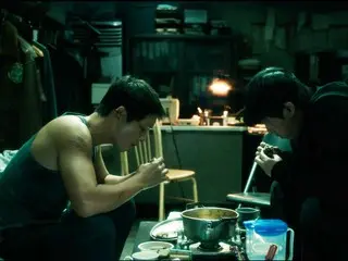ซงจุงกิแสดงใน "In this Bastard World" วิดีโอหลักของคนสองคนเผชิญหน้ากันและกลืนจิเกโฮมเมดด้วยมือของพวกเขาได้รับการเผยแพร่แล้ว