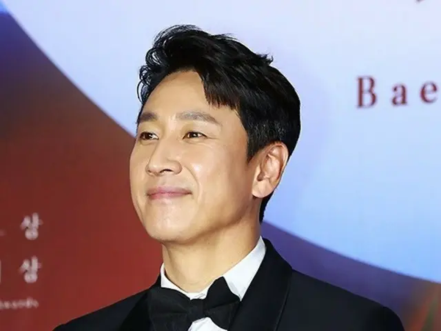 Lee Seong Kyu (INFINITE) Ng ผู้ล่วงลับไปแล้วจะเป็นตัวละครหลักของรางวัล Korean Film Achievement Award ในเทศกาลภาพยนตร์นานาชาติปูซานครั้งที่ 29...Song Joong Ki และ Ahn Jae Hong