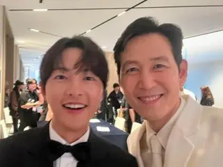 Song Joong Ki×Lee Jung Jae ประสบความสำเร็จในเทศกาลภาพยนตร์นานาชาติปูซานหรือเปล่า? “หล่อแนบชิด” วิชวลที่เปล่งประกายแม้กล้องสั่น