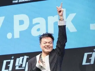 ปาร์ค จินยอง (JYP) "จะเป็นอย่างไรถ้าลูกสาวของเรากลายเป็นนักดนตรี คงจะดีมาก...บริษัทที่พวกเขาอยู่คือ JYP ซึ่งเป็นบริษัทที่อนุรักษ์นิยมที่สุด"