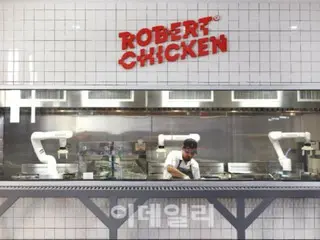 'Robert Chicken' ร้านเรือธงนิวยอร์กเปิดแล้ว หุ่นยนต์ทำอาหารรับออเดอร์ = เกาหลีใต้