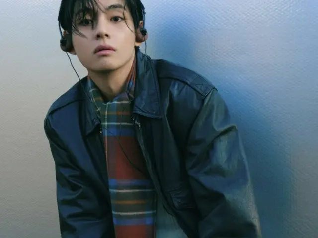 "BTS" V กลายเป็นนักร้อง K-POP คนแรกที่มีสามเพลงติดอันดับ "Holiday Hot 100" ของ Billboard ของสหรัฐอเมริกา