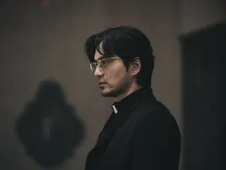 ภาพยนตร์เรื่อง "Black Nuns" Lee Jin-wook กลายเป็นนักบวชที่ต่อต้านการไล่ผี ... ข้อขัดแย้งกับ Song Hye Kyo และ Choi Yeo-bin