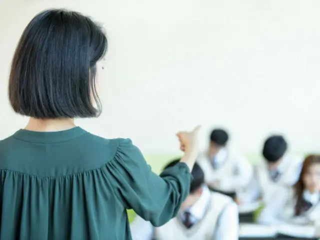 นักเรียนมัธยมต้นพูดจาหยาบคายกับครูสาว ร้องเรียน "บริการเกินสามชั่วโมง" จนต้องเข้าสู่ภาวะฉุกเฉิน - เกาหลีใต้