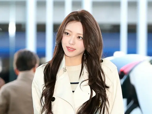 [ภาพ] ยูนา ITZY อยู่ที่งาน “แฟชั่นโชว์” แล้ว...เดินทางออกจากประเทศเพื่อร่วมเดินแบบบนรันเวย์