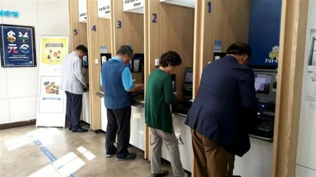 景気悪化や物価高でも「アクティブシニア」は消費増…カード利用上位2割の月平均利用額が増加＝韓国