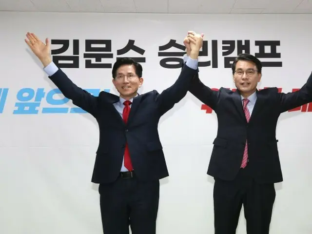 ยุน ซังอิน สมาชิกพรรคพลังประชาชน วิจารณ์การเปลี่ยนแปลงตัวผู้สมัครชิงตำแหน่งประธานาธิบดีพรรคพลังประชาชน โดยกล่าวว่า "เราต้องประนีประนอมกันครั้งสุดท้าย" (เกาหลีใต้)