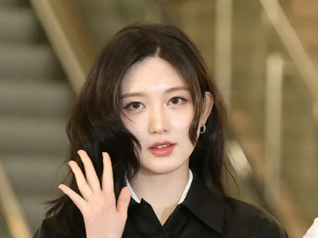 GAEUL แห่ง IVE ปรากฏตัวที่สนามเบสบอล Jamsil... กลายเป็น "นางฟ้าแห่งชัยชนะ" ในเกมเปิดสนามของแมตช์ใหญ่ระหว่าง LG กับ Hanwha