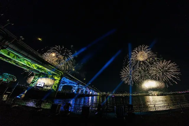 「SEVENTEEN」、盤浦漢江公園を彩ったカラット棒…10周年「B-DAY PARTY」盛大に終了04