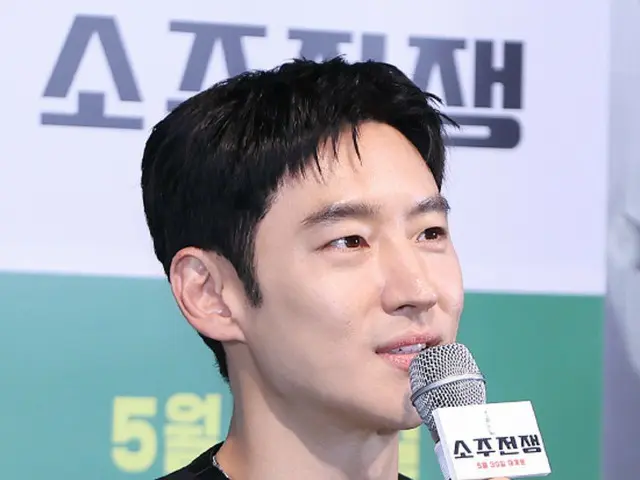 อีเจฮุน เข้าร่วมงานเปิดตัวภาพยนตร์ Soju Wars สื่อท้องถิ่นเผย “ตัวละครแตกต่างจากตัวละครใน ‘Negotiation Skills’ อย่างสิ้นเชิง”
