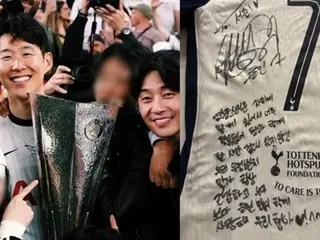 นักแสดงหนุ่ม พัคซอจุน แสดงความยินดีกับ ซนฮึงมิน ที่ได้รับชัยชนะครั้งแรกเป็นการส่วนตัว พร้อมมอบเสื้อพร้อมลายเซ็นให้กับเขา... "ขอให้มิตรภาพของพวกเราไม่มีวันเปลี่ยนแปลง"