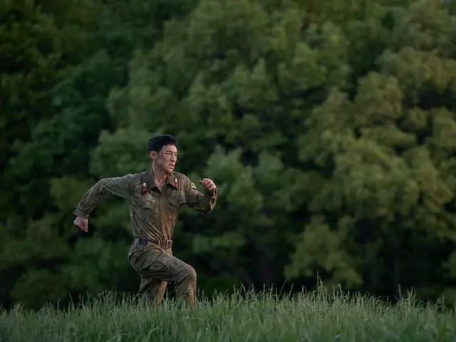 เผยภาพเบื้องหลังภาพยนตร์เรื่อง “Escape” ของอีเจฮุน ที่เต็มไปด้วยความมั่นใจออกมาแล้ว!
