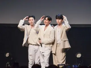 [รายงานอย่างเป็นทางการ] ฮุน, เควิน และคิซอป แห่งวง UKISS รู้สึกดีใจมากที่กลับมารวมตัวกันบนเวทีอีกครั้งในรอบ 8 ปี! รายงานจากวันแรกของงาน Tokyo Fan Live มาถึงแล้ว!