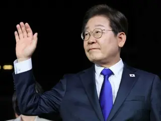 การพิจารณาคดีประธานาธิบดีอีเกาหลีใต้ถูกเลื่อนออกไปทีละคดี = พื้นฐานของการตัดสินของศาลคือ "สิทธิพิเศษในการไม่ดำเนินคดี" ตามมาตรา 84 ของรัฐธรรมนูญ