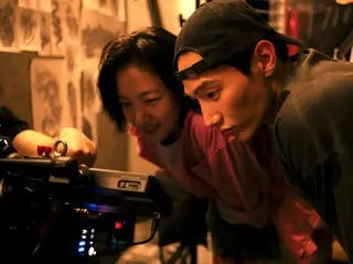 ภาพยนตร์เรื่อง "รักในเมืองใหญ่" เรื่องราวการอยู่ร่วมกันของคนสองคนที่ "ไม่สามารถอยู่ร่วมกันได้ตามปกติ" ได้เผยแพร่ฟุตเทจหลักแล้ว! เผยแพร่ภาพเบื้องหลังของคู่พระเอกรุ่นเดียวกันแล้ว