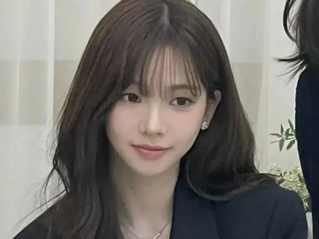 “เอสปา” คาริน่า ในชุดสูทงานแต่งงานของน้องสาว... “แขกน่ารำคาญ (?)” ผู้มีศักยภาพด้านความงามระเบิดออกมา