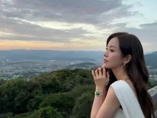 นางเอกสาว ฮัน จีมิน เผยโฉมตัวเองในชุดเดรสที่เผยให้เห็นด้านข้างของเธอ... จากเทพธิดาผู้บริสุทธิ์สู่ความเซ็กซี่