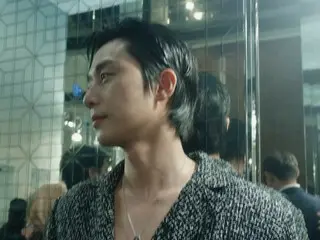 พัคซอจุน เผยลุคเซ็กซี่และผ่อนคลาย