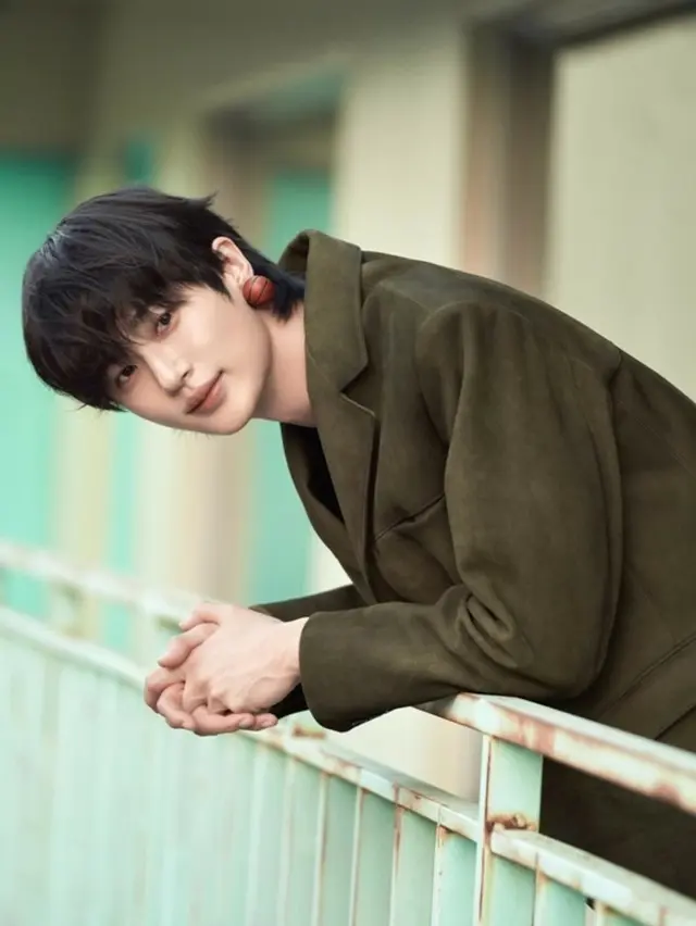 ビョン・ウソク、バスケットボールのイヤリングも似合う…初恋のアイコンは違うね