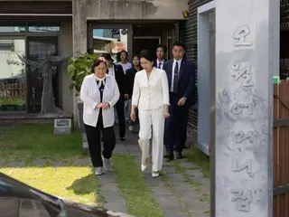 สุภาพสตรีหมายเลขหนึ่ง คิม ฮเยคยอง เยี่ยมบ้านแม่ครั้งแรกในรอบเดือนในเดือนพฤษภาคม... "เพื่อรักษาสัญญา" = เกาหลีใต้