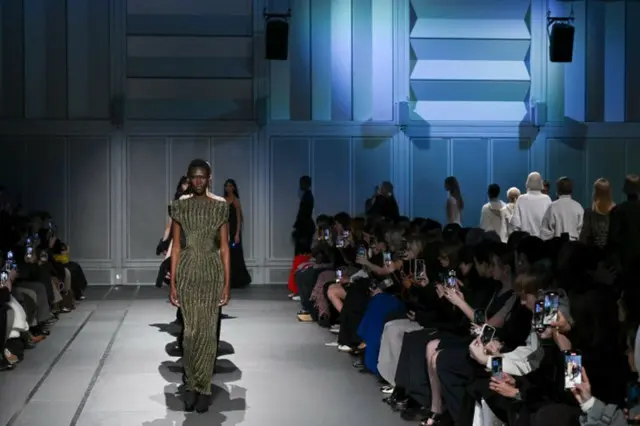 日本のファッションブランド「CFCL」、新世界との提携で韓国進出へ＝韓国