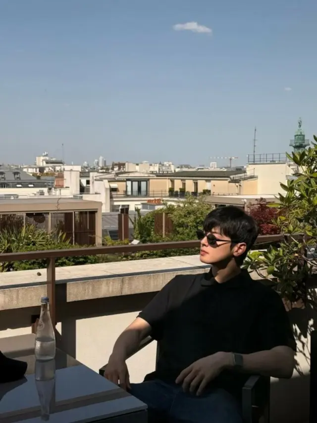 「ASTRO」チャウヌ、パリの街で過ごすゆったりとしたひととき…どんなポーズも絵になる