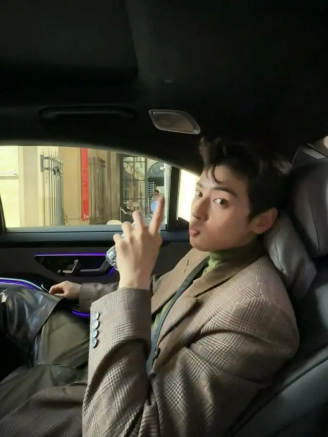 「ASTRO」チャウヌ、パリの街で過ごすゆったりとしたひととき…どんなポーズも絵になる03