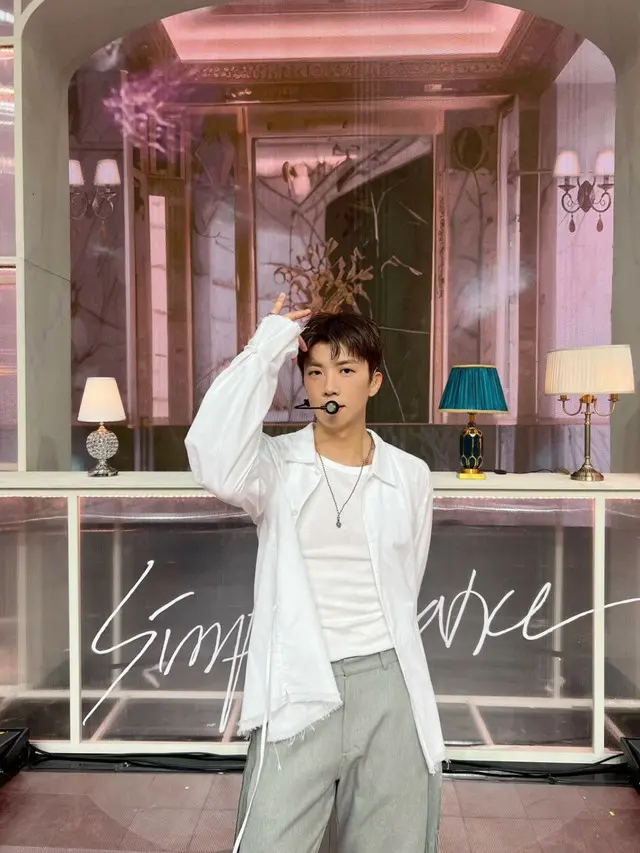 「2PM」ウヨン、7年5か月ぶりにカムバック…新曲「Simple dance」パフォーマンス好評