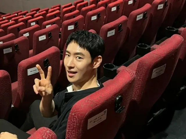 イ・ジェフン、地下鉄駅に現れたトップ俳優.…ファンからの誕生日イベント認証ショット
