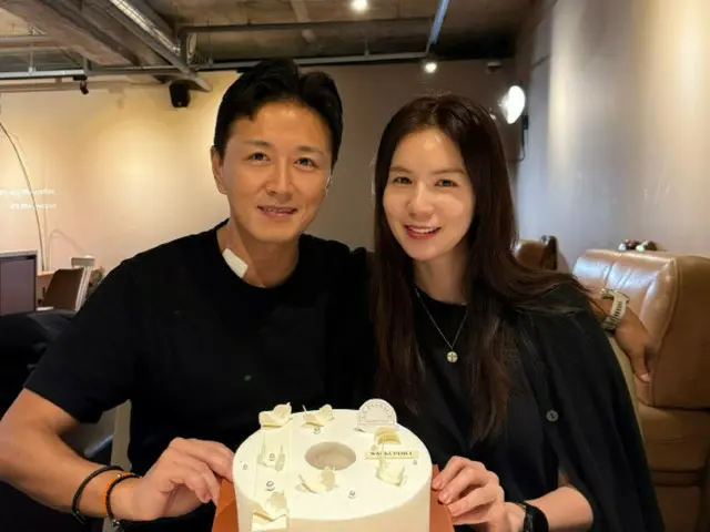 ปาร์คซีอึนและซินไทฮยอนบริจาคเงินประมาณ 1 ล้านเยนให้กับผู้ประสบภัยจากฝนตกหนัก... "ถึงแม้จะเป็นเงินจำนวนเล็กน้อย แต่ฉันหวังว่ามันจะเป็นประโยชน์อย่างมาก"