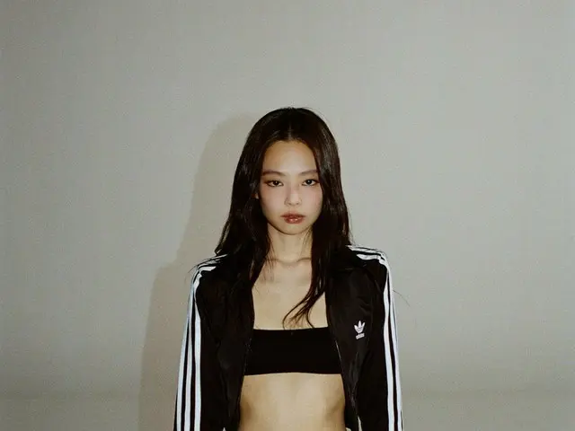 เจนนี่ (BLACKPINK) มีหน้าท้องแบนราบที่สมบูรณ์แบบ...เอวคอดในเสื้อชั้นใน