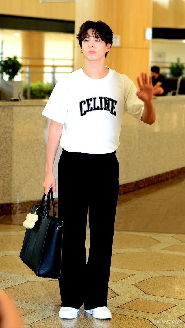 パク・ボゴム、さわやかな笑顔であいさつ