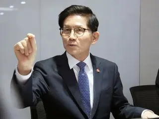 อดีตรัฐมนตรีว่าการกระทรวงการจ้างงานและแรงงาน คิม มุนซู กล่าวว่า "ความขัดแย้งภายในไม่สามารถหาเหตุผลมาอธิบายได้ด้วย 'การปฏิรูป'... สาเหตุของความพ่ายแพ้ในการเลือกตั้งประธานาธิบดีคือการไม่สามารถรวมตัวกับผู้สมัคร อี จุนซอก" (เกาหลีใต้)