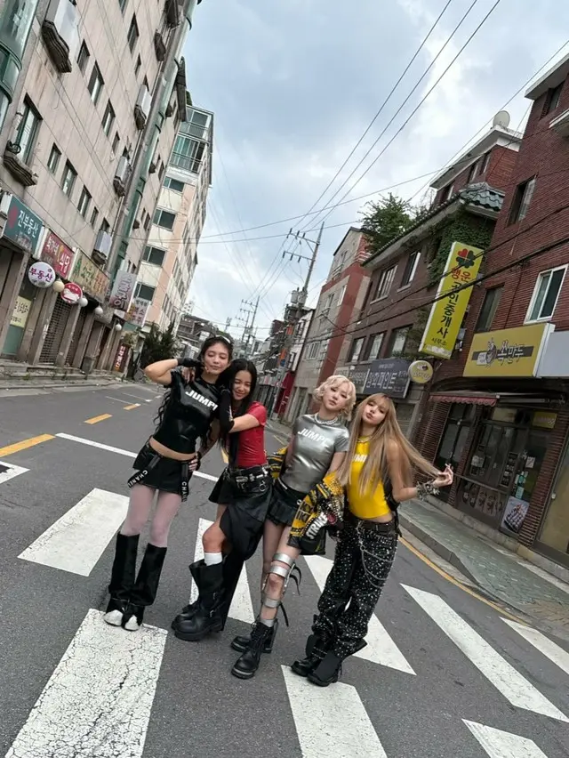 「BLACKPINK」、デビュー9周年を祝う…“美しいレディーたちと”ビハインドを大公開03