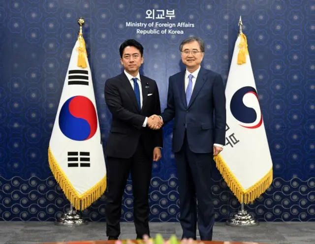 韓国外交部長官、日本の次期総理有力候補者の小泉氏と面会