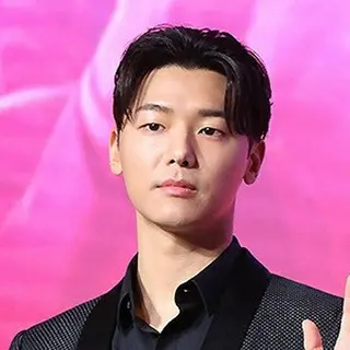 Kang Min Hyuk（CNBLUE）