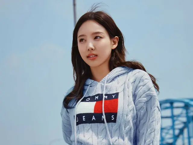 นายอน ``TWICE'' เผยภาพฤดูใบไม้ร่วงปี 2023 กับ TOMMY JEANS