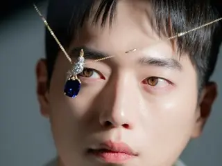 นักแสดงซอคังจุนเผยเบื้องหลังการถ่ายทำกราเวียร์... “ดวงตาที่มีเพียงคนเดียวในเกาหลี”
