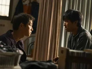 ภาพนิ่งที่ปล่อยออกมาจากภาพยนตร์เรื่อง "Hwarang" นำแสดงโดย ซงจุงกิ... วงดนตรีสุดเข้มข้นกับฮงซาบิน