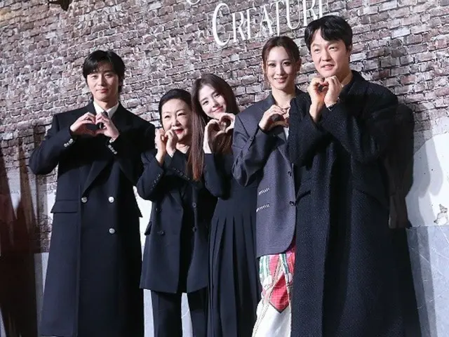 [ภาพถ่าย] Park Seo Jun, Han So Hee และคนอื่น ๆ เข้าร่วมในการนำเสนอการผลิตของ "Gyeongseong Creature"