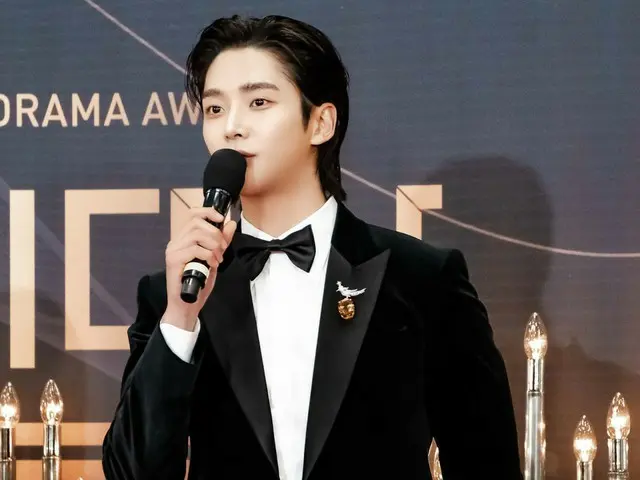 โรอุน ปล่อยภาพเบื้องหลังงาน KBS Drama Awards เมื่อปีที่แล้ว... "ของขวัญปีใหม่มาถึงแล้ว"