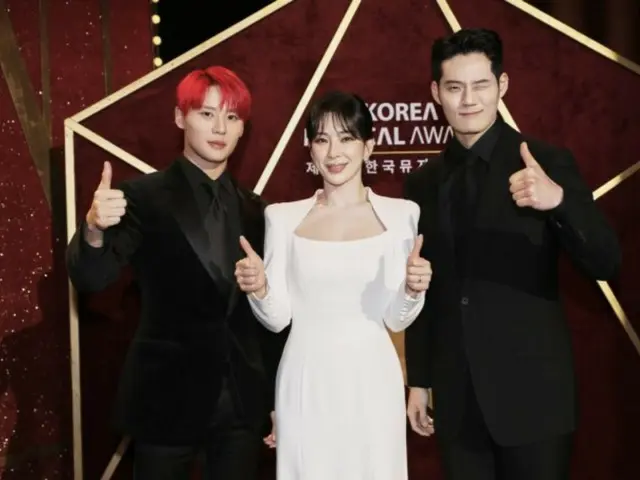 Kim Jun Su (Xia) & Jung Sun-ah & Seo Kyung-soo เข้าร่วมงาน "Korea Musical Awards" ... "ครอบครัวของ PALMTREE ISLAND พบกันในพิธีมอบรางวัล"