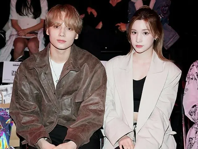 [รูปภาพ] "TXT" Huening Kai และ "Kep1er" พี่ชายและน้องสาว Huening Bahie ดู "2024 F/W Seoul Fashion Week"... พวกเขามาสนับสนุนพี่สาว!