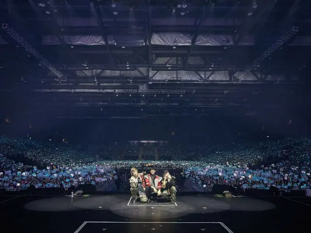 “SHINee” ถ่ายรูปกับ Shawol และคนอื่นๆ ในฮ่องกง หลังจาก “SHINee WORLD VI” ในฮ่องกง