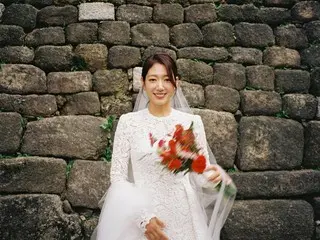 นักแสดงหญิงพัคซินฮเยดูดีในชุดแต่งงานขนาดเล็ก ไม่น่าเชื่อว่าเธอเป็นแม่ของลูกคนเดียว