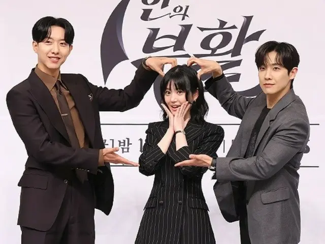 [ภาพ] Lee Jeong Shin (CNBLUE) & Lee Yu Bi & Lee Jun เข้าร่วมการนำเสนอการผลิตละครเรื่อง "Resurrection of the Seven"...ทรีซัมเมนต์น่ารัก