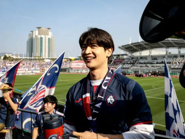 มินโฮ SHINee เข้าร่วมเป็นผู้สนับสนุนในเกมเหย้าของ Cheongju FC ซึ่งมีพ่อของเขาเป็นโค้ช...บันทึกว่ามีผู้ชมมากที่สุดนับตั้งแต่ก่อตั้งบริษัทที่ 10,907 คน