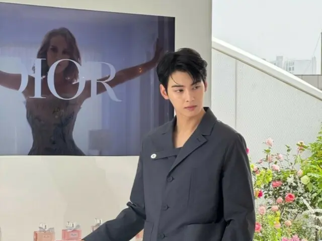 ``ASTRO'' ชาอึนอูอวดเสน่ห์แบบผู้ใหญ่ของเขากับ Dior