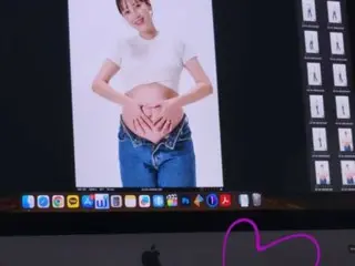 อายูมิ (ICONIQ) ถ่ายรูปคนท้องกับสามี... ท้องท้องของเธอมองเห็นได้จากเสื้อยืดครอป